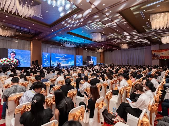Đông đảo đại biểu tham dự diễn đàn tại Hòa Khánh