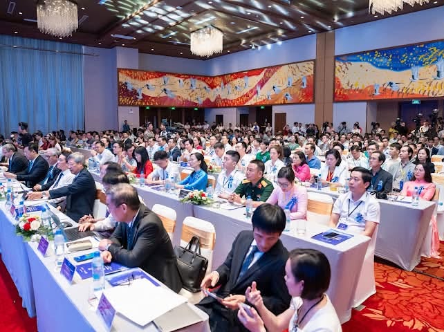 Toàn cảnh hàng ghế đại biểu tại diễn đàn